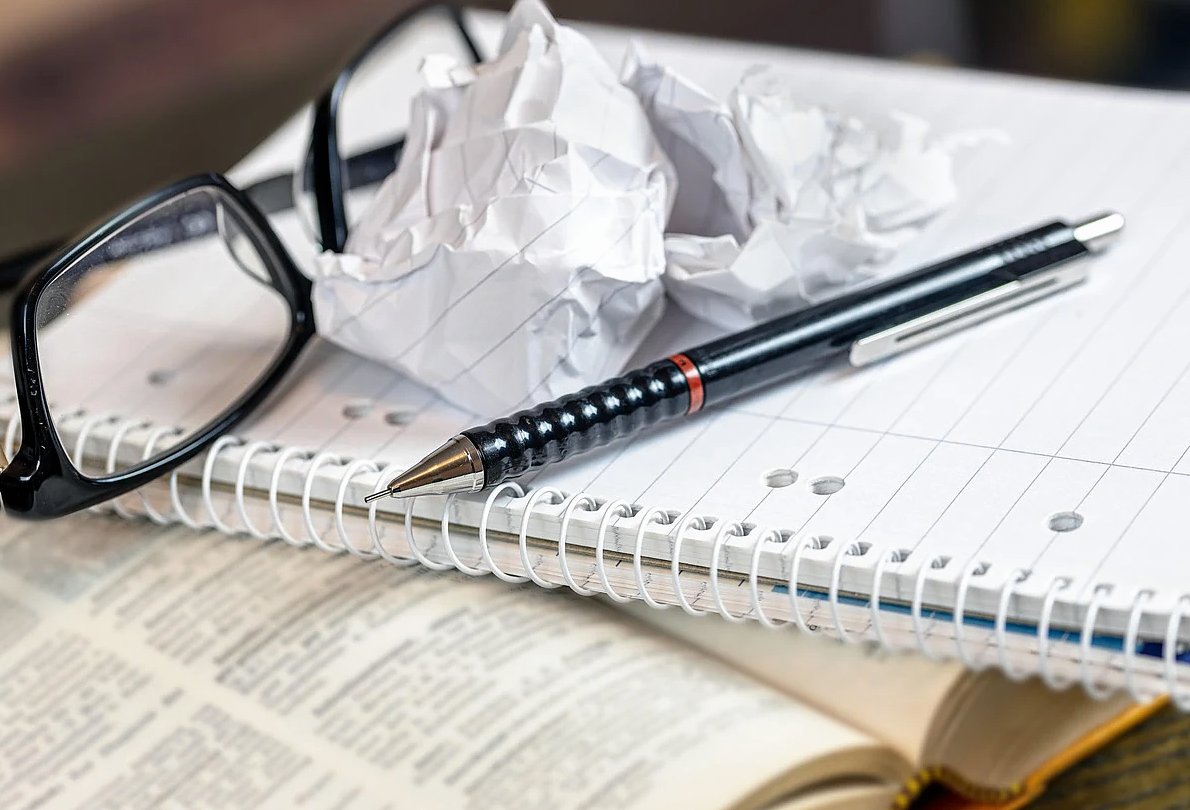 a book, notepad, paper, desk, pen, side, training, pencil, work, break, to study, workplace, notepad, notepad, paper, br